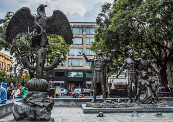 Monumento Tenochtitlan.jpg