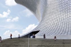 Escaleras de Soumaya.jpg