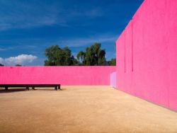 Pared Rosa Casa Barragán.jpg