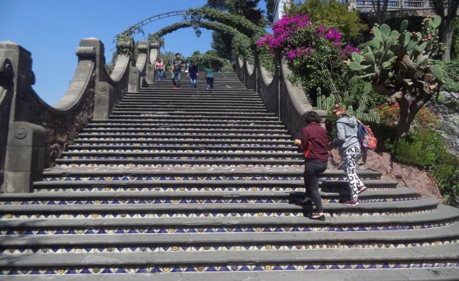Escaleras al Templo antiguo del Tepeyac
